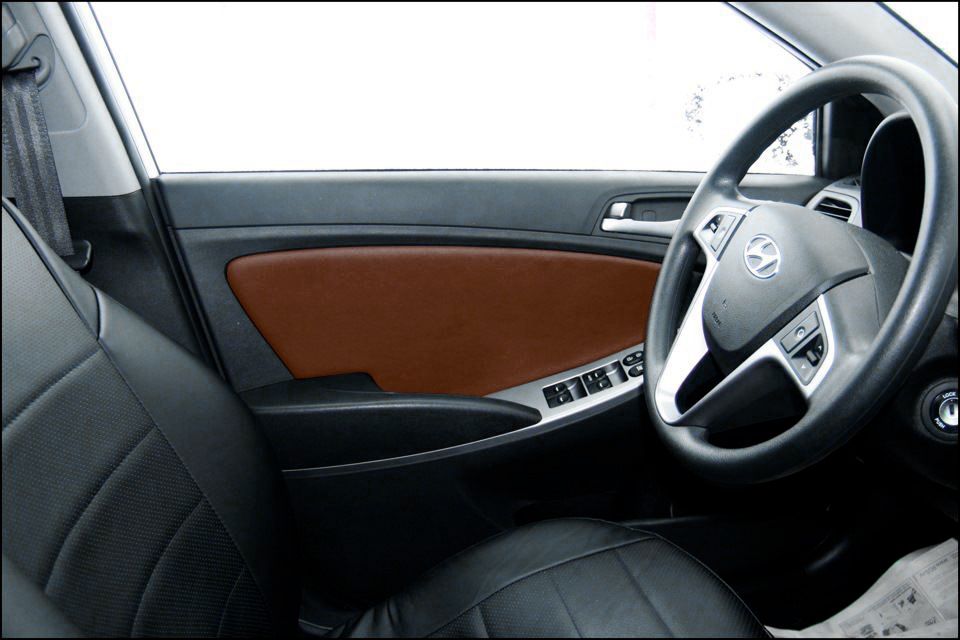 Обшивки карт дверей из эко-кожи без строчки для Hyundai Solaris/ Хюндай Солярис 2011-2017 Г.В. Кожа коричневый. Ричмарк — фото 3