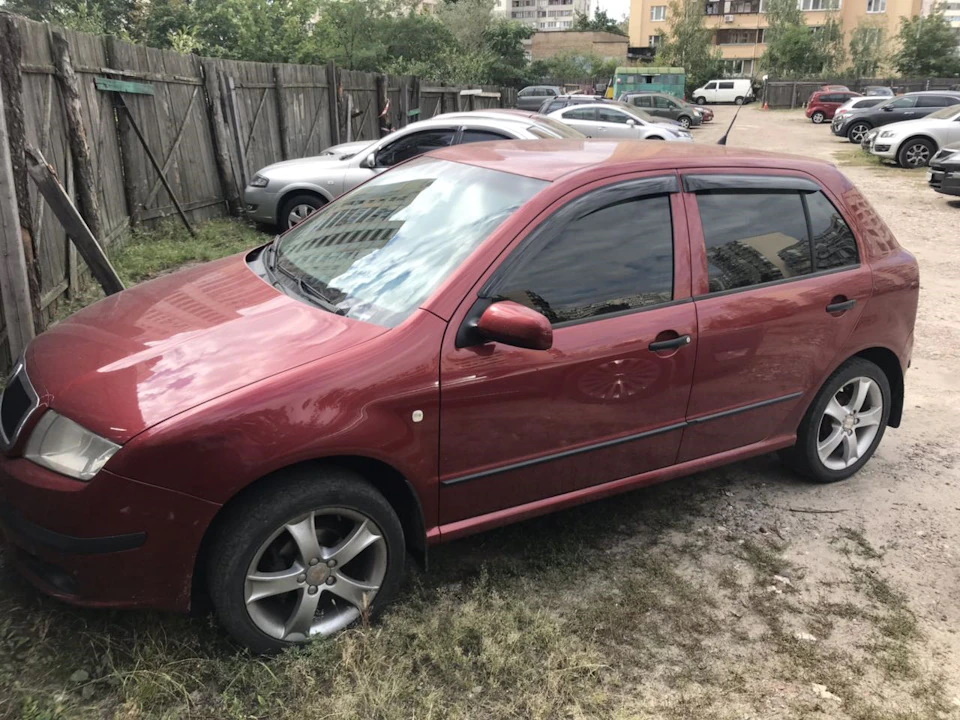 Дефлекторы окон дверей (ветровики) для Skoda Fabia / Шкода Фабия 1 1997-2007 Г.В.. Ричмарк — фото 5