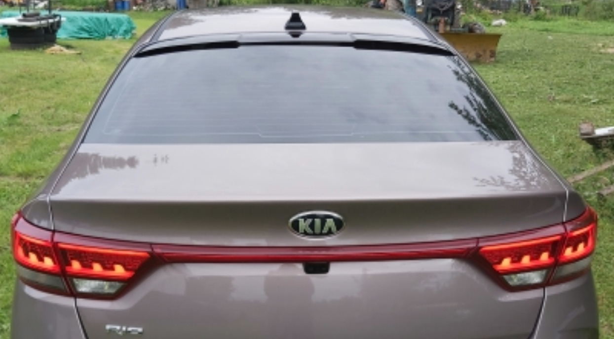 Задний дефлектор (спойлер) стекла для Kia Rio / Киа Рио 4 седан 2017-2021. Ричмарк — фото 5