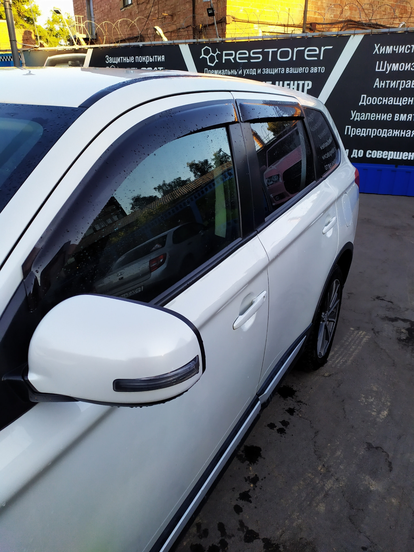 Дефлекторы окон дверей (ветровики) для Mitsubishi Outlander / Митсубиши Аутлендер 2012-2021 Г.В.. Ричмарк — фото 4